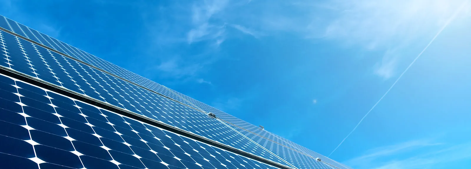 Solarkollektoren auf einem Dach – Solaranlage von Pollich Stuttgart